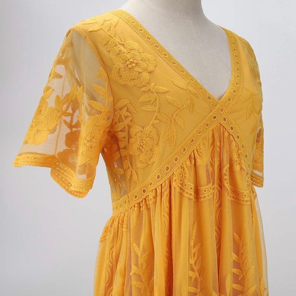 Dresses & Skirts - NWT lace maxi dress